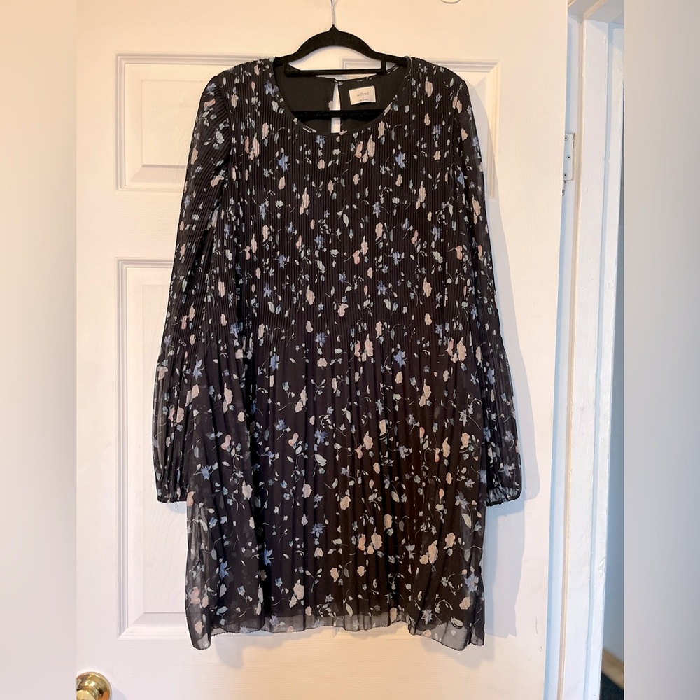 Aritzia Wilfred plissé dress with long sleeves size L large